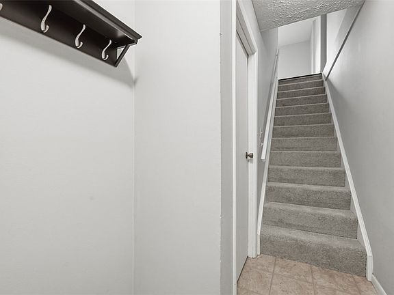 5th image of 120 Woodhaven Dr