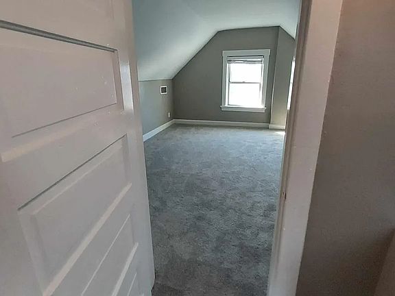 4th image of 2423 Park Ave #2