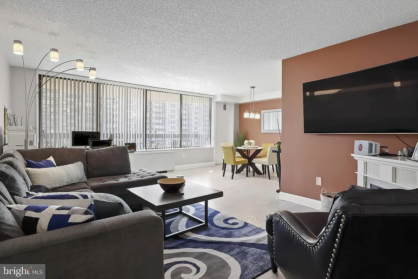 1 bed, 951 sqft, $2,400 — Photo 1