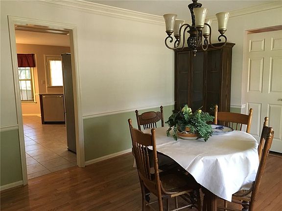 5th image of 2384 Johnston Ct SW