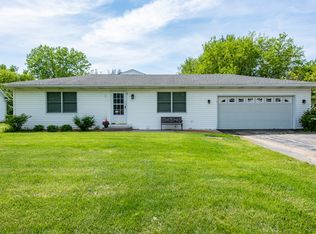 724 English Ln, Winthrop Harbor, IL