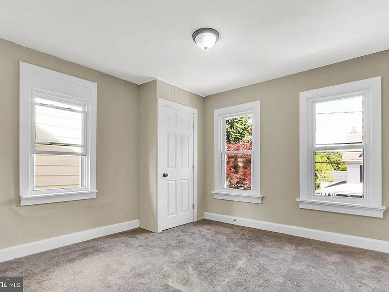 2369 Canby St — Photo 14