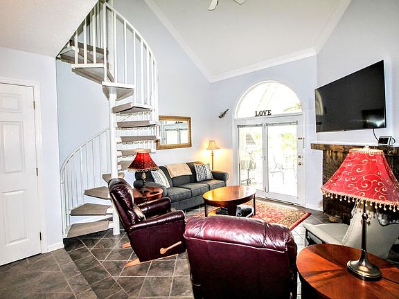 3rd image of 306 Greenwood Way #1C