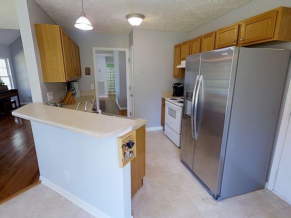 5th image of 300 Dorchester Dr