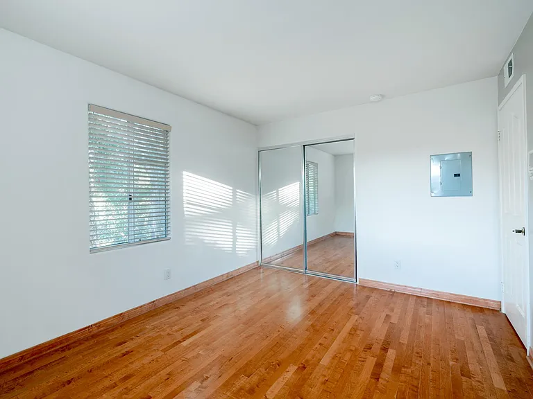 5105 Renaissance Ave — Photo 27