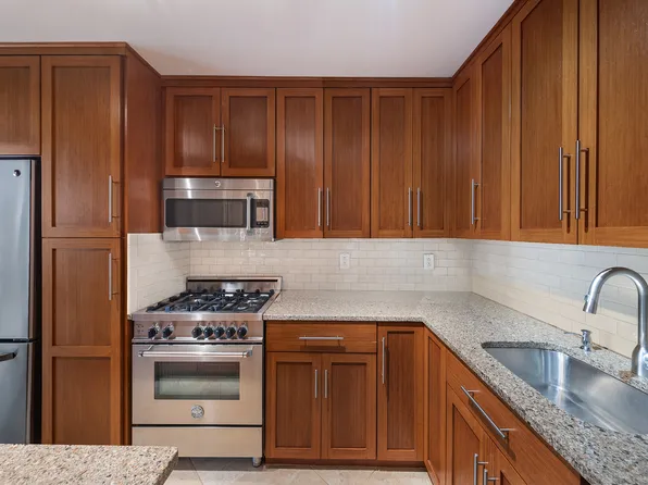 201 East 25th Street image 6 of 11