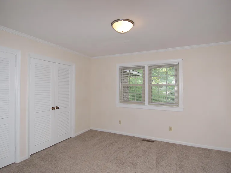 706 Smedes Pl — Photo 12