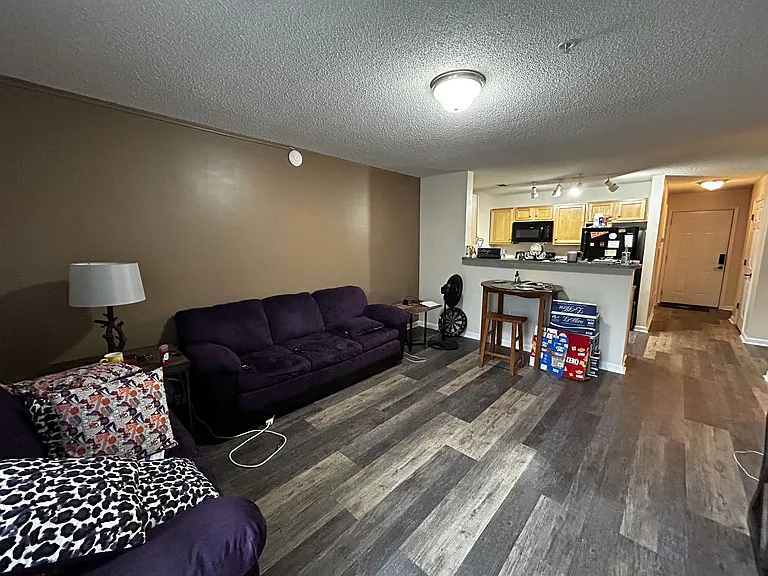 1121 Harts Ridge Dr — Photo 6
