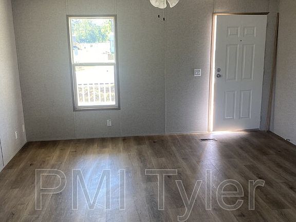 4th image of 123 Dogwood St