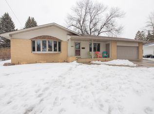 2302 13th St S, Moorhead, MN 56560