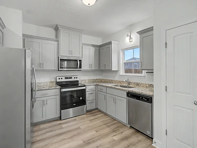 1246 Grayson Ave — Photo 7