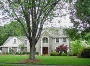 2 Saddle Dr, Pompton Plains, NJ 07444
