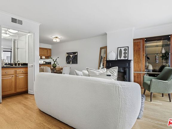 5th image of 11952 Darlington Ave APT 3