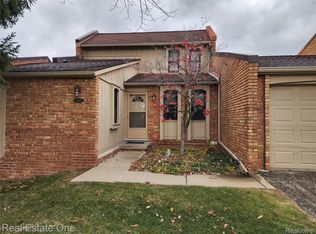 2943 Moon Lake Dr #116, West Bloomfield, MI 48323