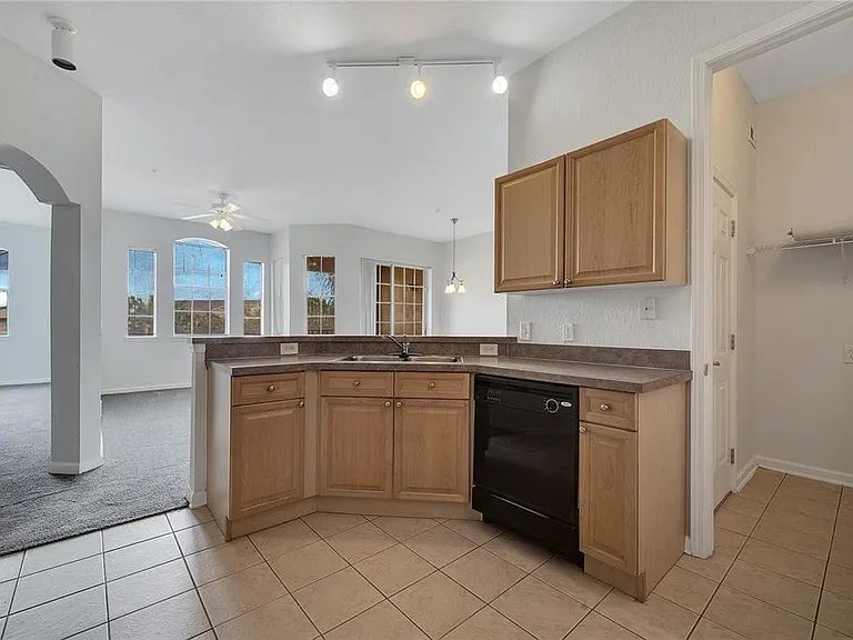 817 Terrace Ridge Cir #817 — Photo 9