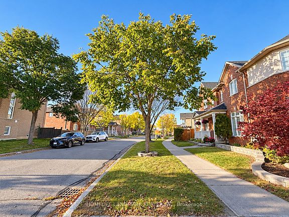 5th image of 96 Saffron St