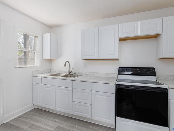 5th image of 214 Richmond Dr NW