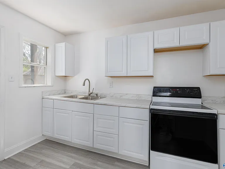 214 Richmond Dr NW — Photo 5