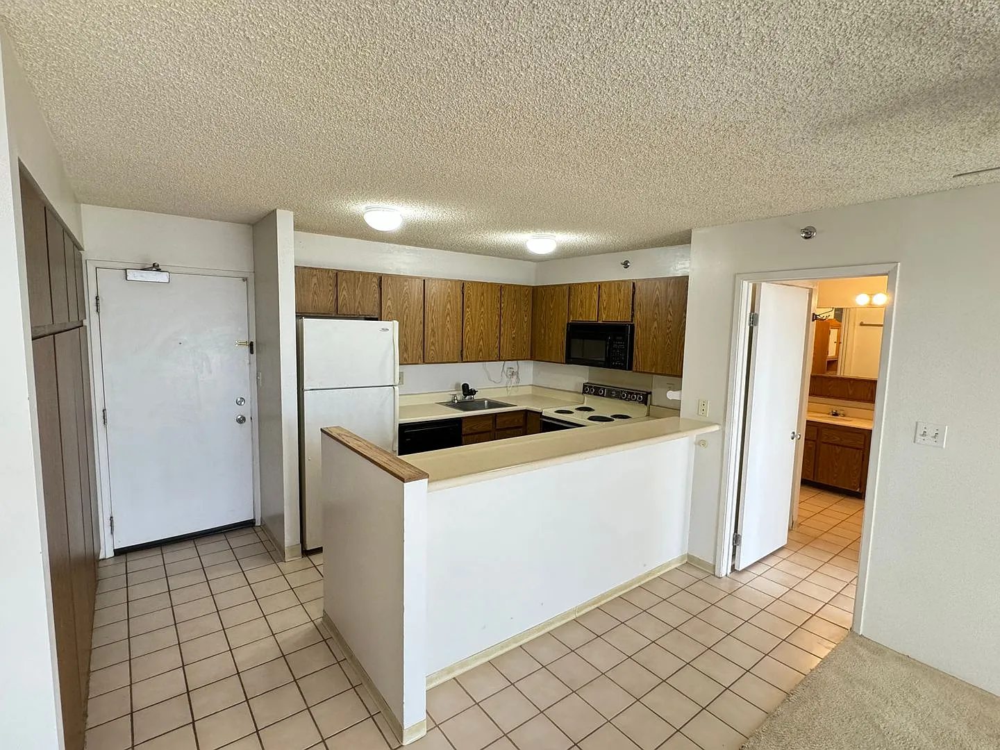 1 BD / 1 BA Apartment in Pearl Regency! — Photo 1