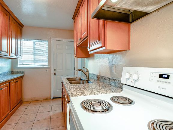 5th image of 536 Baden Ave APT 1