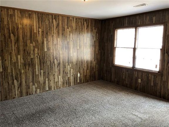 3rd image of 355 Sunny Hill Dr