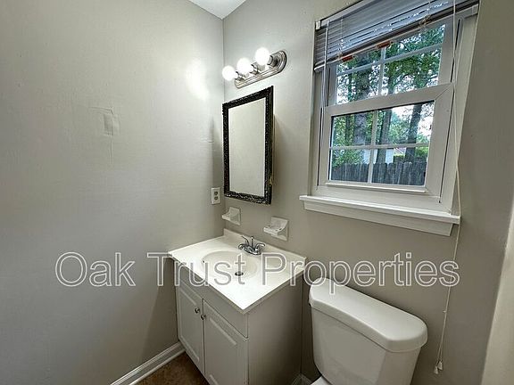 5th image of 46 Oak Grove Rd