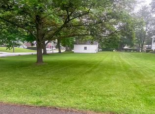Homedale Ave NW, Canton, OH 44708