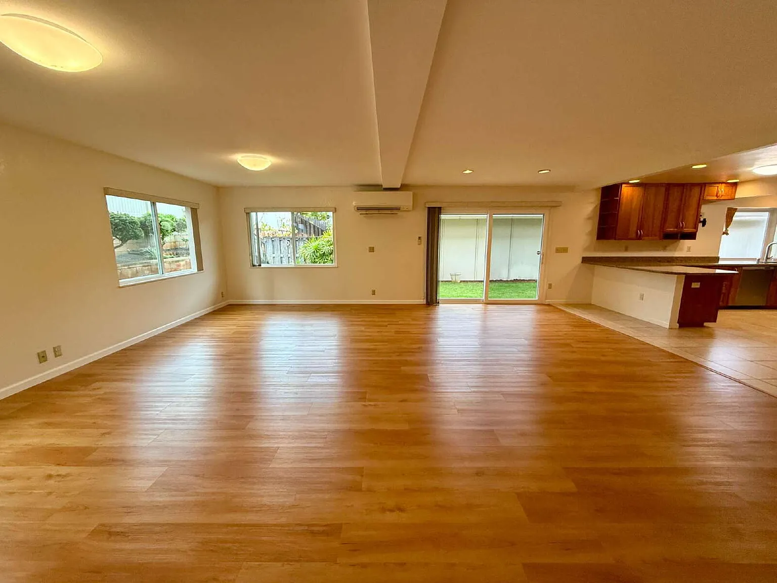 4 bed, 2.5 bath, 1974 sqft, $4,250 — Photo 4