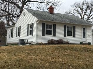 1 Berkshire Dr, Rock Island, IL