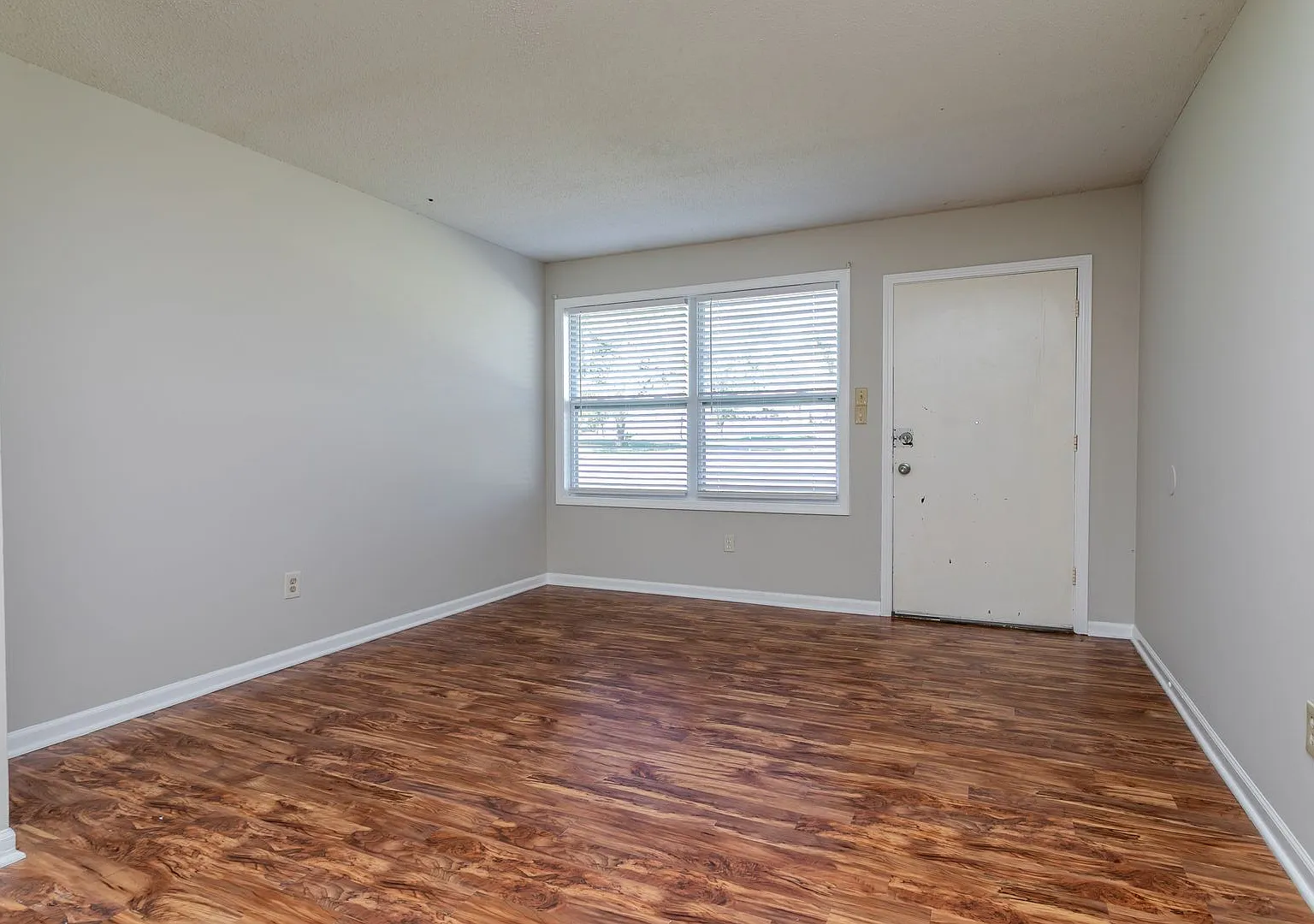 2500 - 2502 E Morris Dr — Photo 4