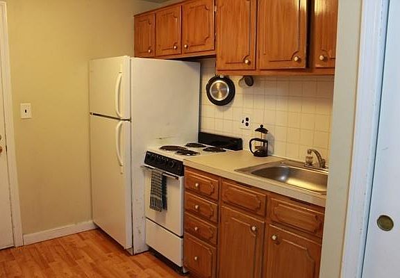5th image of 275 Neck St Unit A8