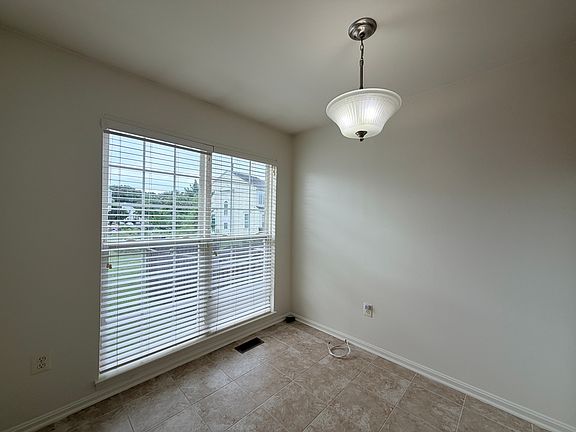 5th image of 125 Hidden Hill Cir