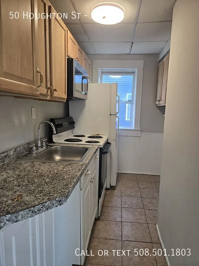 Spacious 3-Bedroom Apartment | Freshly Painted | Lead Certified — Photo 3