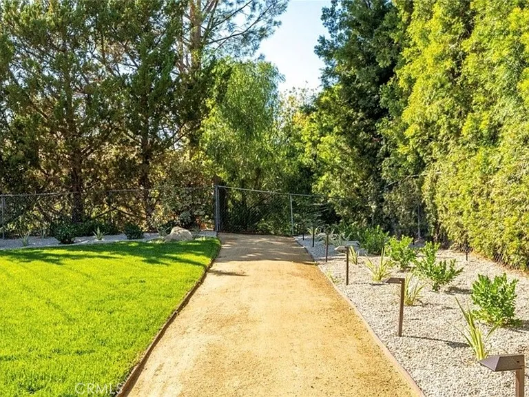 4240 Kingfisher Rd — Photo 20