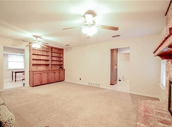 4th image of 801 Willow Creek Dr