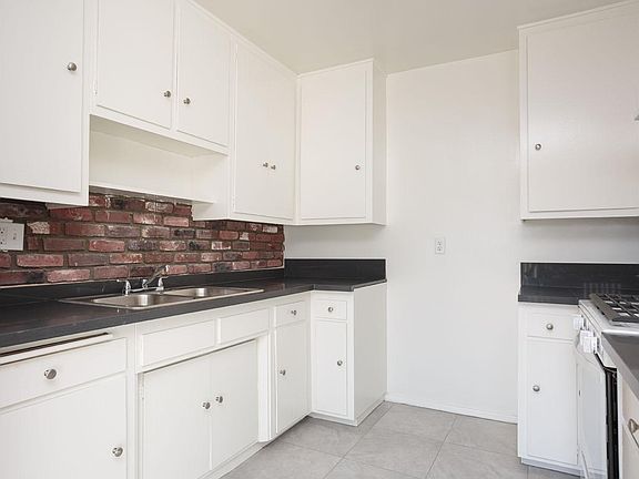 4th image of 13505 Burbank Blvd #5
