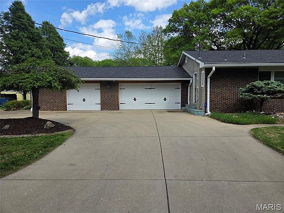 3rd image of 776 Timberlane Dr