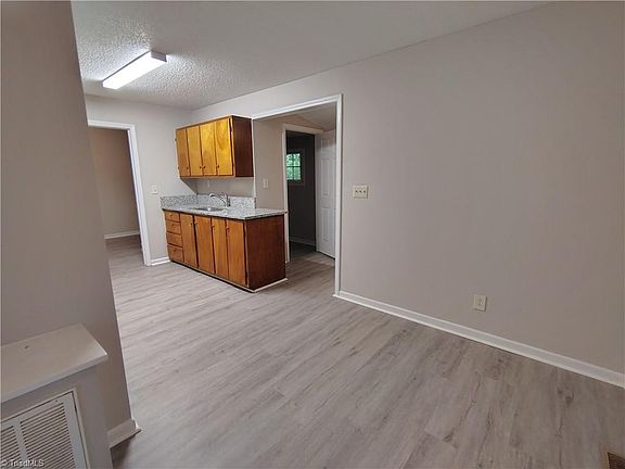 5th image of 1001 Lane St