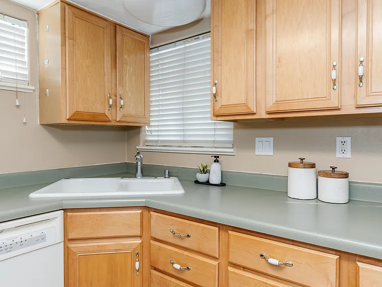 526 N 200 W #2 — Photo 11