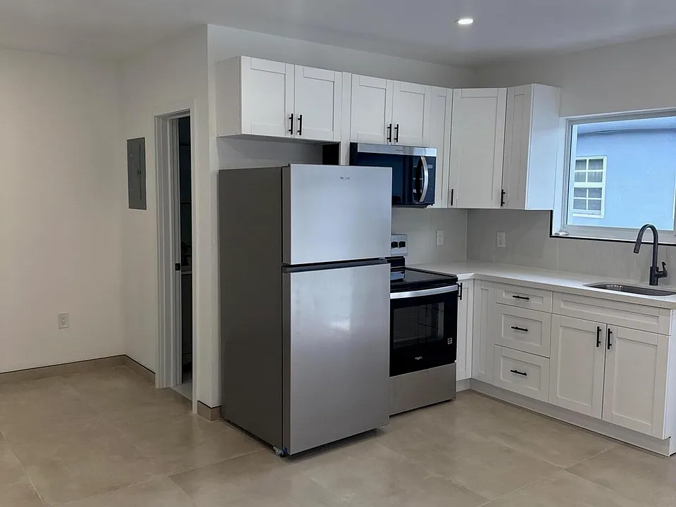 1235 Normandy Dr #10