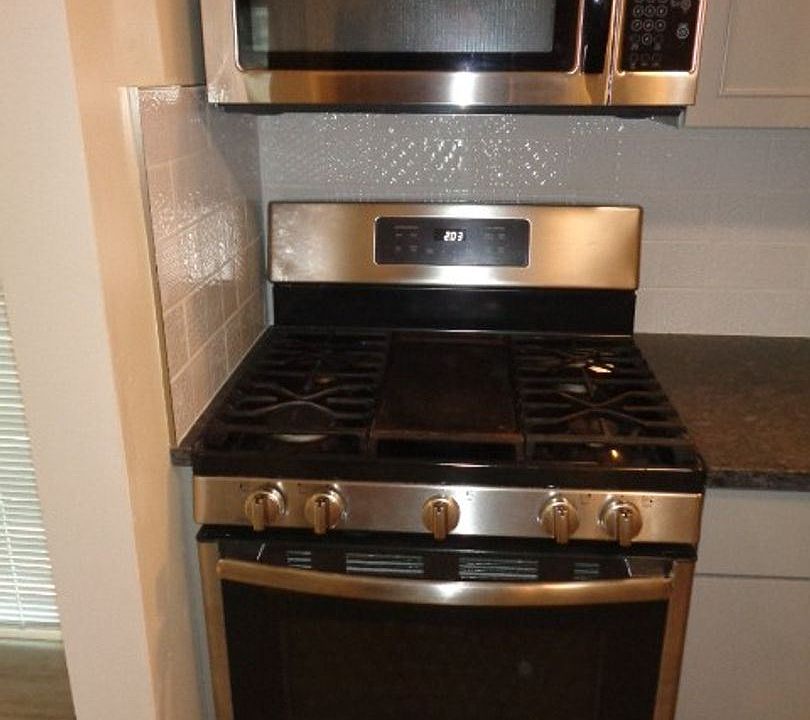 1st image of 446 Woodglen Ct