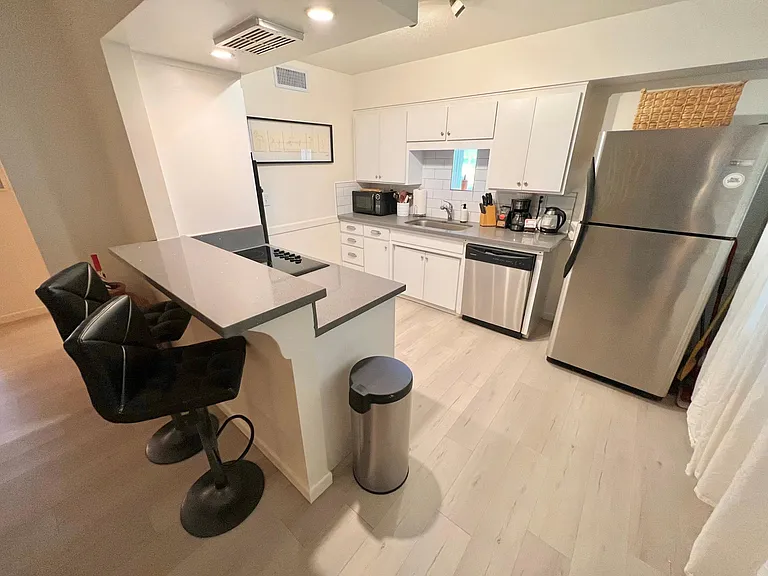 6906 E 4th St #2 — Photo 8