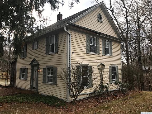 3rd image of 631 Albany Tpke