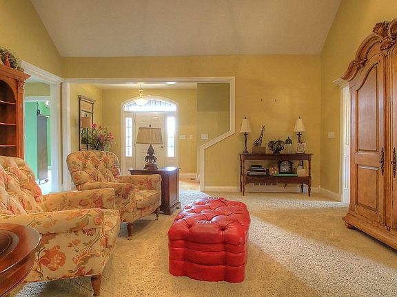 5th image of 134 Emerald Dr