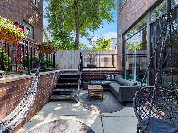 5th image of 1081 N Marshfield Ave #1