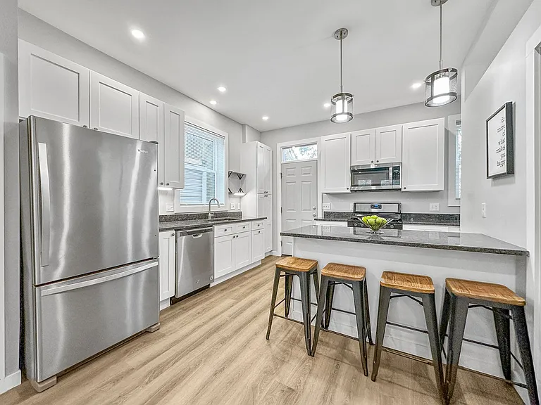 141 Hughes St — Photo 13