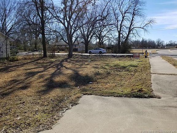 2nd image of 204 & 206 E 1st St