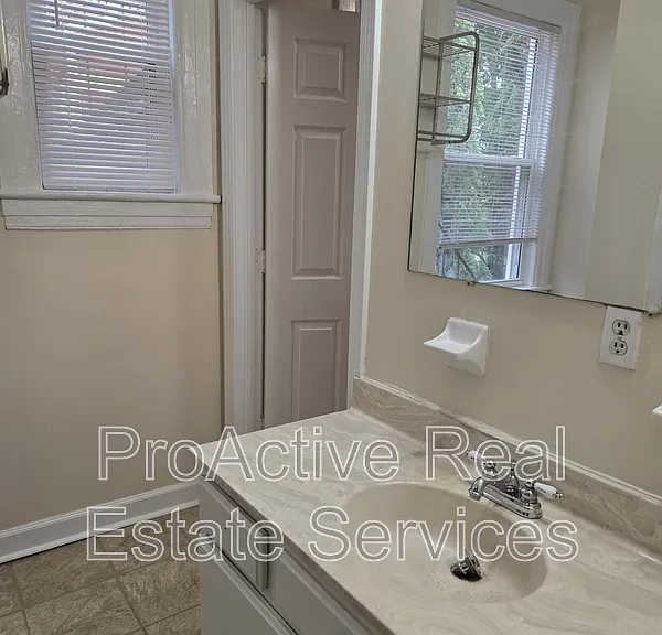 910 Colonial Ave — Photo 21