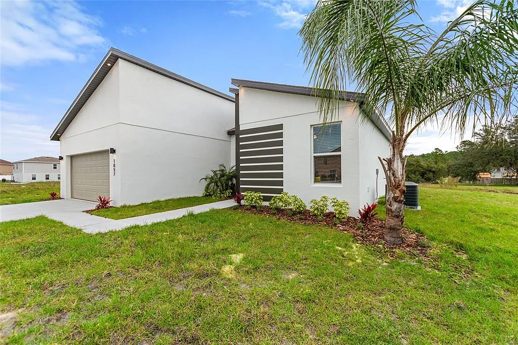 4 bed, 2.0 bath, 1670 sqft, $1,995 — Photo 3