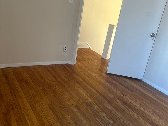 5th image of 443 Roselyn St